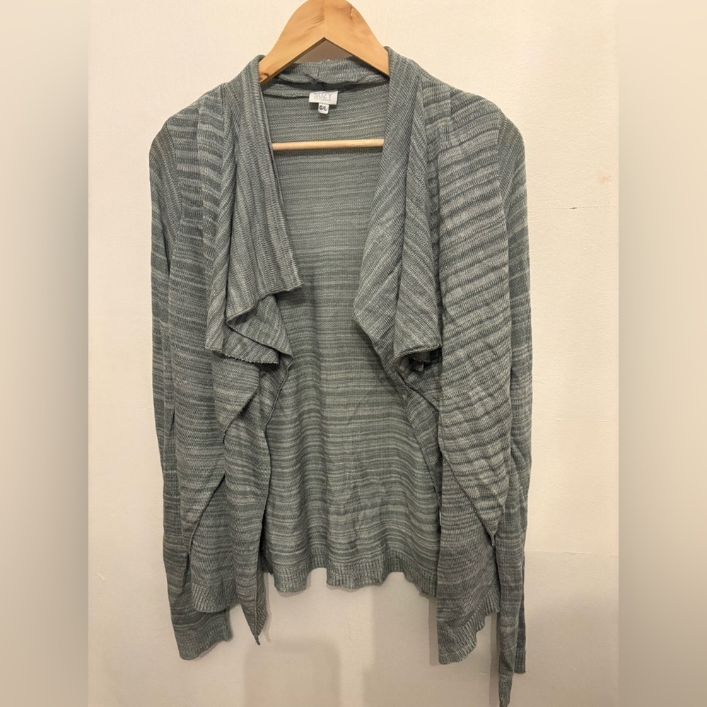 Suzy Shier Women's Gray Striped Cardigan